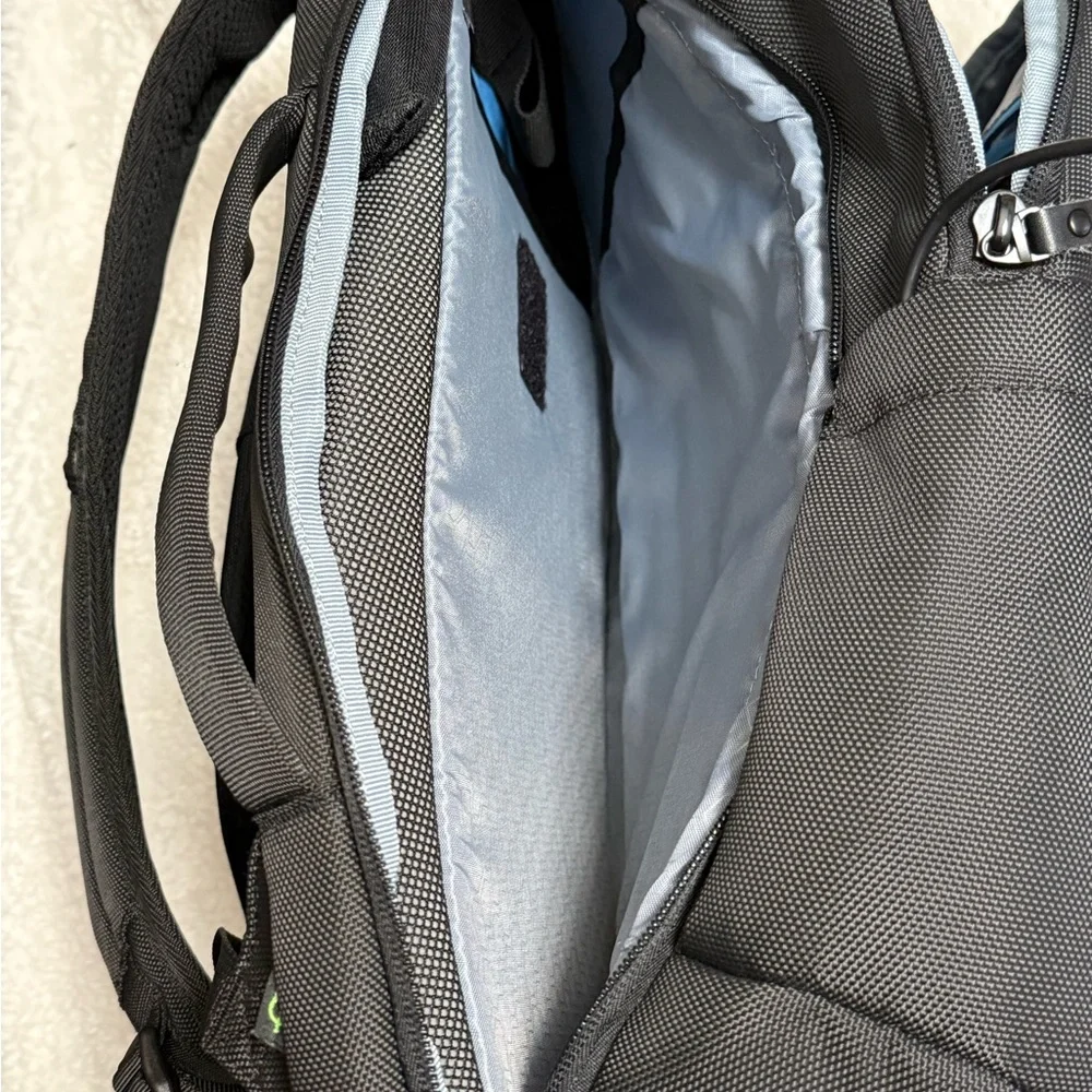 NWOT Dell Premier Backpack 15 Laptop Tech Travel Bag PE1520P Black TSA Approved.